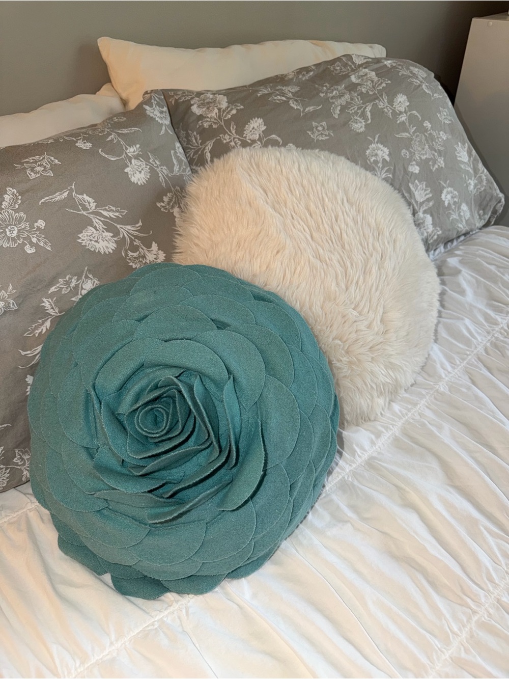 Pottery Barn Teen/Kids Teal Round Floral Decorative Throw Pillow - Picture 2 of 3